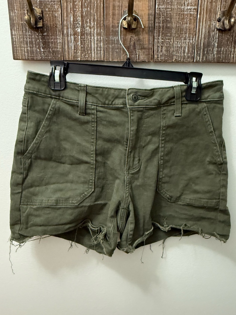 Sonoma Women’s Olive Green Frayed Hem Utility Shorts size 10
